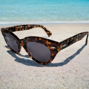 Kenzo sunglasses eyewear featuring cat eye frame tortoiseshell arms & detailling